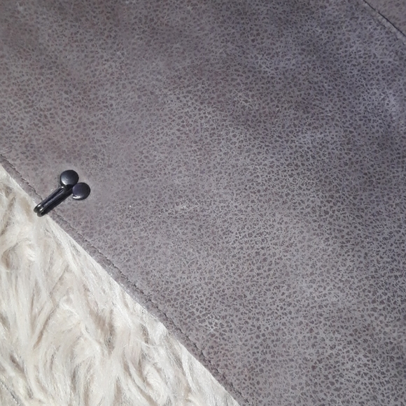 Vest - Picture 3 of 4